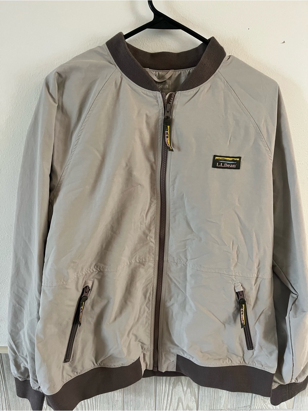 L.L. Bean neutral bomber windbreaker jacket Large Regular